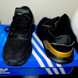 Black Adidas Sneakers Men’s 7